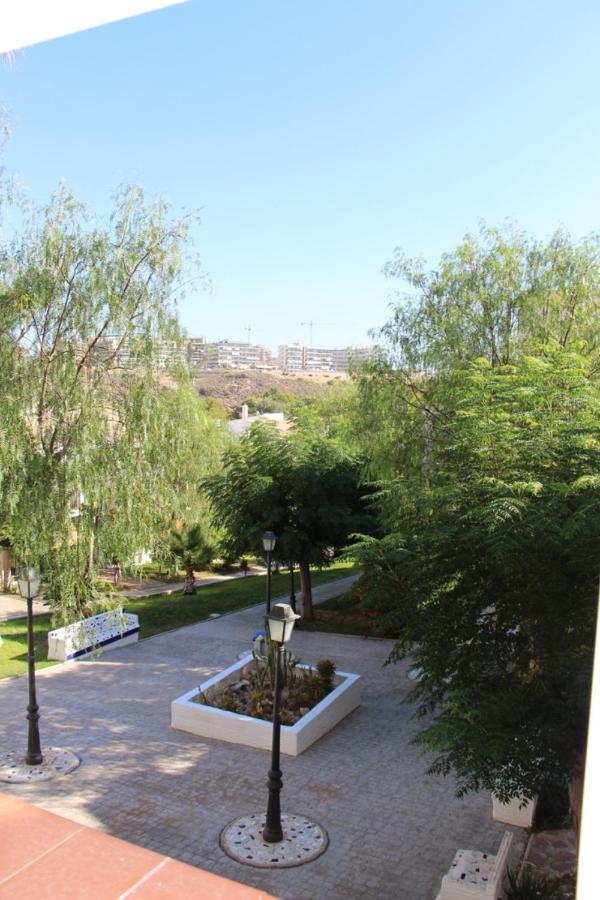 Bonita Casa En Urbanizacion Privada Muy Cerca Del Mar Y De Alicante 格兰阿利坎特 外观 照片