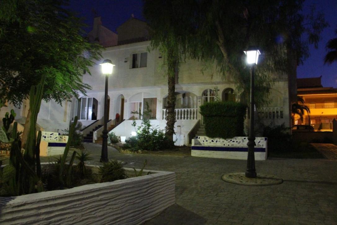 Bonita Casa En Urbanizacion Privada Muy Cerca Del Mar Y De Alicante 格兰阿利坎特 外观 照片