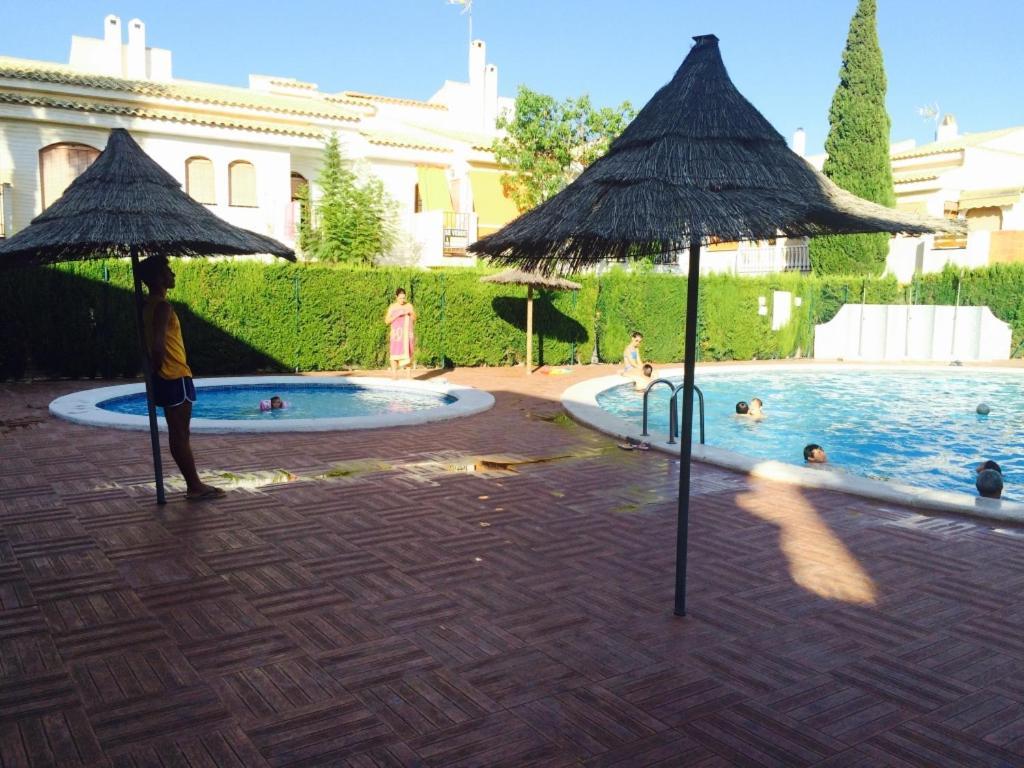 Bonita Casa En Urbanizacion Privada Muy Cerca Del Mar Y De Alicante 格兰阿利坎特 外观 照片