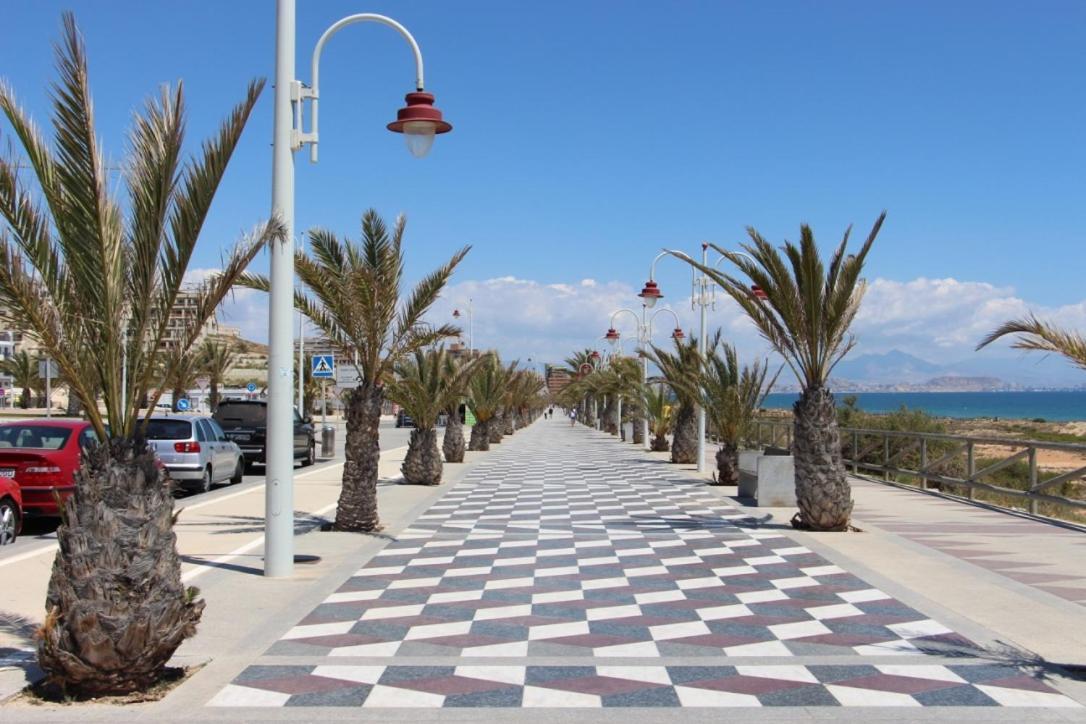 Bonita Casa En Urbanizacion Privada Muy Cerca Del Mar Y De Alicante 格兰阿利坎特 外观 照片