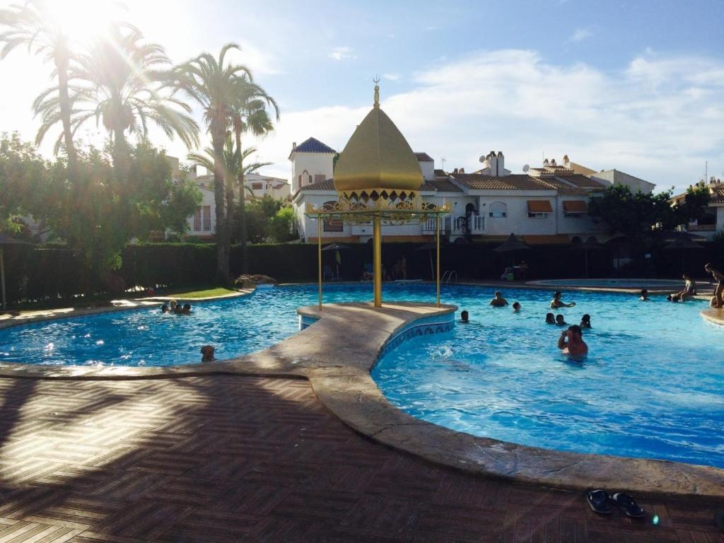 Bonita Casa En Urbanizacion Privada Muy Cerca Del Mar Y De Alicante 格兰阿利坎特 外观 照片